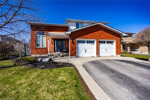 3 Kintyre Crt, Caledonia, ON, N3W1G8 | Card Image