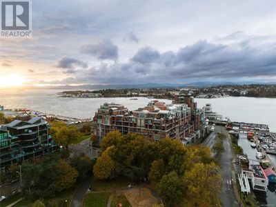 819 - 21 Dallas Rd, Condo with 2 bedrooms, 3 bathrooms and 1 parking in Victoria BC | Image 3