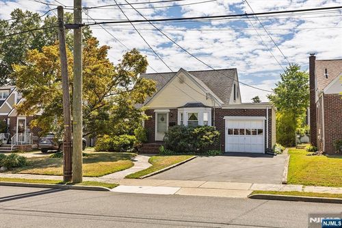122 Hartwich St, Maywood, NJ, 07607-1965 | Card Image