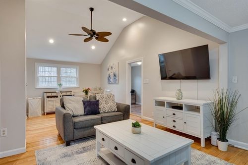 26 4th Ave, Billerica, MA, 01821-5061 | Card Image