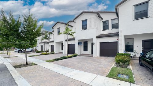 204 Sw 159th Pl, Pembroke Pines, FL, 33027-5062 | Card Image