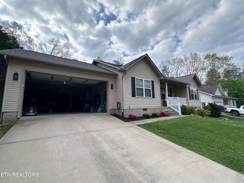 808 Ojibwa Ln, Crossville, TN, 38572-6821 | Card Image