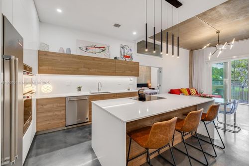 1f-11111 Biscayne Blvd, Miami, FL, 33181-3404 | Card Image