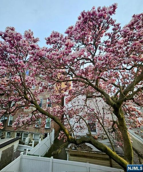 137 Manhattan, Jersey City, NJ, 07307 | Card Image