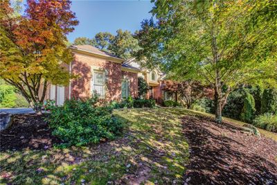 6070 Heritage Manor Drive, House other with 5 bedrooms, 3 bathrooms and 4 parking in Cumming GA | Image 3