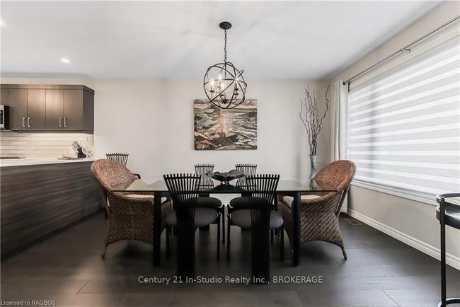 160 Hawthorn Cres, Condo with 3 bedrooms, 4 bathrooms and 2 parking in Kemble ON | Image 9