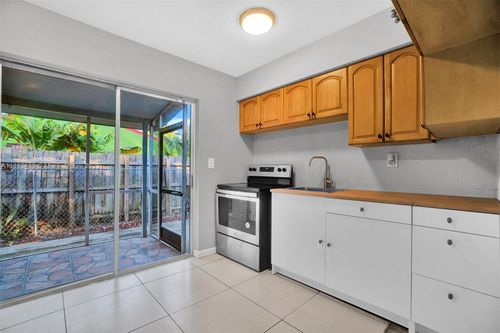 2-1515 Nw 2nd Ave, Fort Lauderdale, FL, 33311-5547 | Card Image