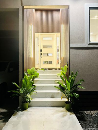 Front door entrance | Image 3