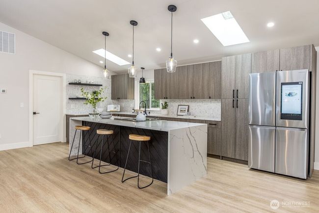 27716 114 Th Ave E, House other with 4 bedrooms, 3 bathrooms and 6 parking in Graham WA | Image 4