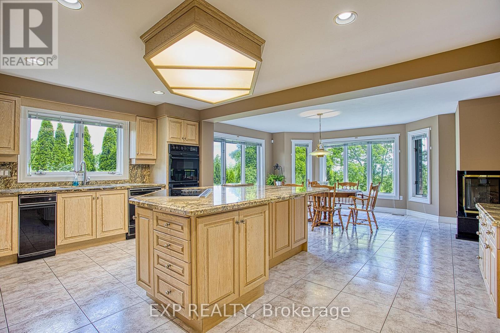 Residential in Hamilton (Stoney Creek) 3