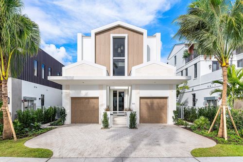 812 Palm Trl, Delray Beach, FL, 33483-5814 | Card Image