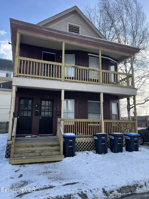 17 Wallace Pl, Pittsfield, MA, 01201-5256 | Card Image