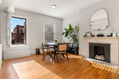 2-62 W Cedar St, Boston, MA, 02114-3321 | Card Image