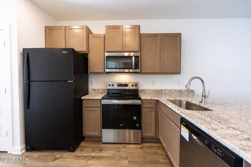 5860 Tyndall Pl, Panama City, FL, 32404-6102 | Card Image