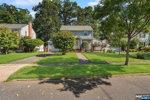 164 Kensington Rd, River Edge, NJ, 07661-1208 | Card Image