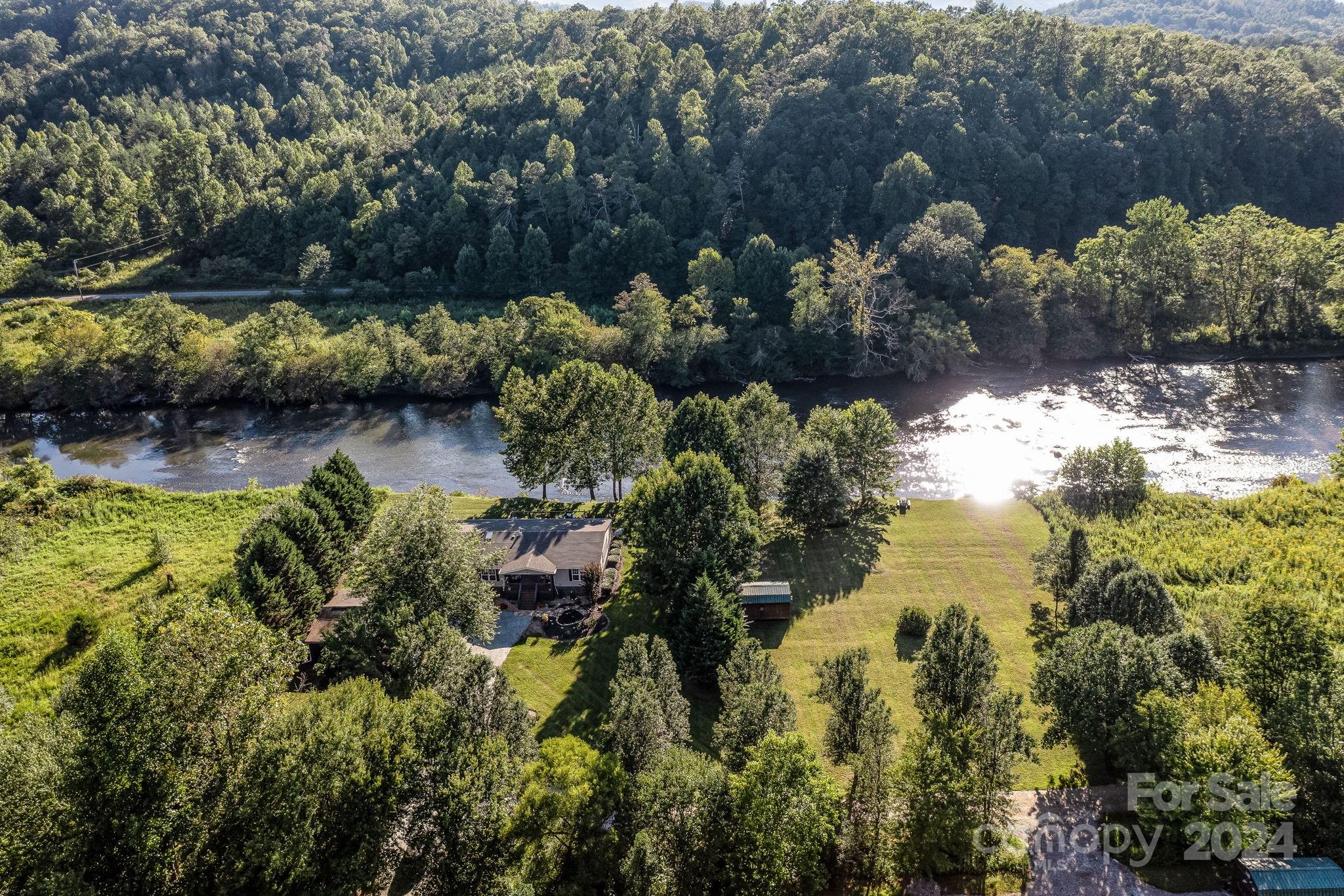 Moon Shadow Rd, Franklin, NC 28734