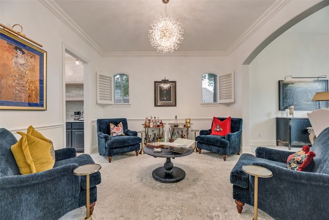 Formal living room | Image 10