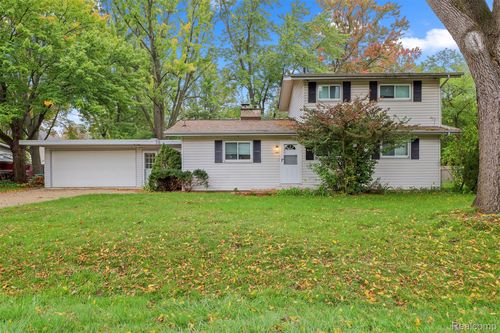 680 Colebrook Dr, Troy, MI, 48083-5100 | Card Image