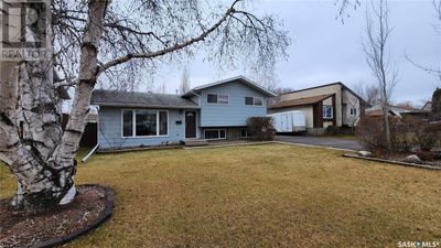 121 19th St W, House other with 4 bedrooms, 2 bathrooms and null parking in Battleford SK | Image 2