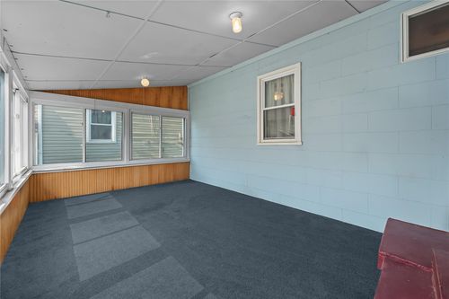 1 Horton Rd, Valley Stream, NY, 11581-2112 | Card Image