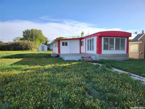 105 2nd Avenue, Landis, SK, S0K2K0 | Card Image
