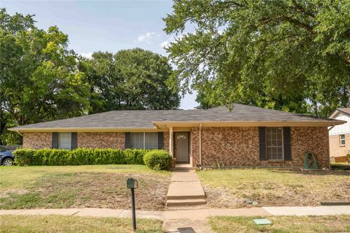 2001 Chalice Rd, Arlington, TX, 76014-1605 | Card Image