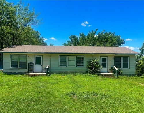 302 Montgomery Ct, Mound City, KS, 66056-5231 | Card Image