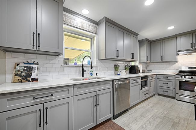 928 Maple St, House other with 4 bedrooms, 2 bathrooms and null parking in Howe TX | Image 5