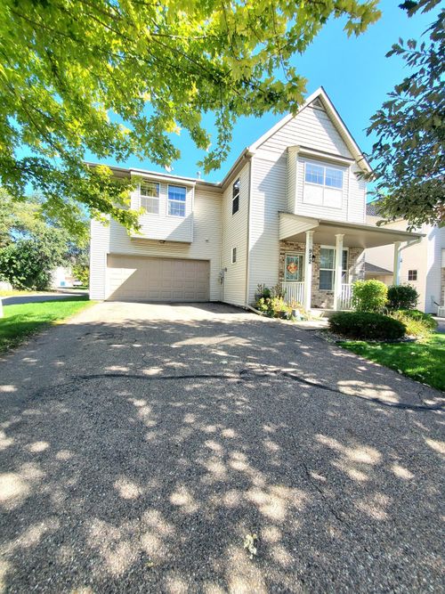 952 Conner St, Chaska, MN, 55318-2264 | Card Image