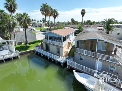 94 - 94 E Bonnet Dr., Home with 3 bedrooms, 3 bathrooms and null parking in Port Isabel TX | Image 3