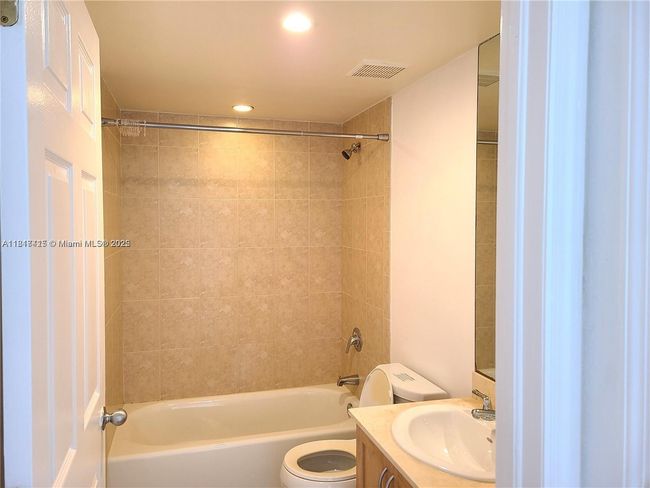 APT-5L - 10350 W Bay Harbor Dr, Condo with 1 bedrooms, 1 bathrooms and null parking in Bay Harbor Islands FL | Image 8