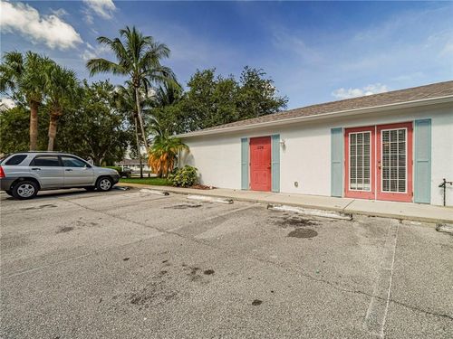 528 13th Pl, Vero Beach, FL, 32960-5865 | Card Image