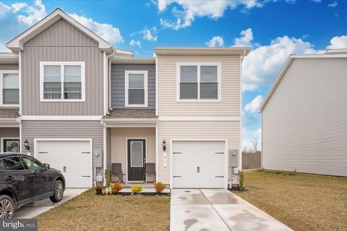 31 Bloomsbury St, FALLING WATERS, WV, 25419-7702 | Card Image