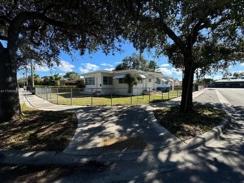 890 Nw 55th St, Miami, FL, 33127-1826 | Card Image