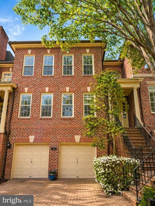 2029 Mayfair Mclean Ct, Falls Church, VA, 22043-1765 | Card Image