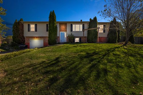 556 Lakeview Cir, Mt Sterling, KY, 40353-7905 | Card Image