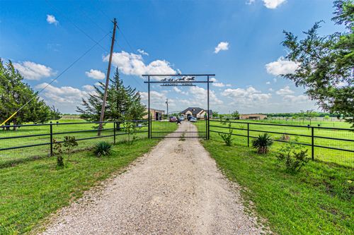 5032 County Road 212, Alvarado, TX, 76009-7057 | Card Image