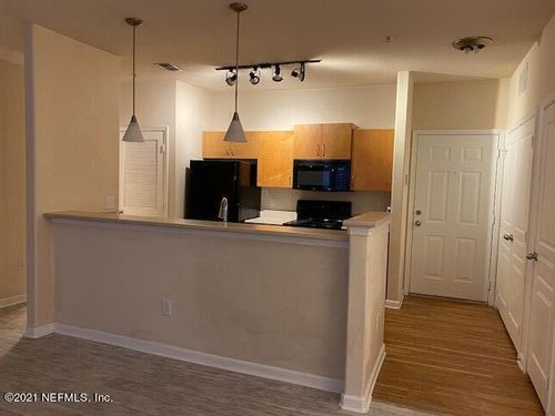 1311-8290 Gate Pkwy, JACKSONVILLE, FL, 32256 | Card Image