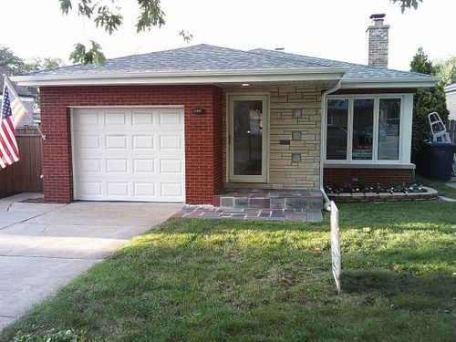 2918 W 99th Pl, Evergreen Park, IL, 60805-2640 | Card Image
