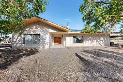 8 Palomas Rd, Los Lunas, NM, 87031-9572 | Card Image