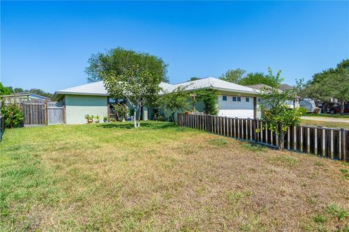 2825 W Mount Dr, Corpus Christi, TX, 78414-3213 | Card Image