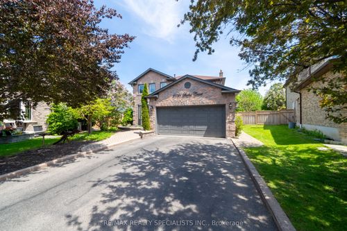 4021 Sasha Crt, Mississauga, ON, L4W3K9 | Card Image