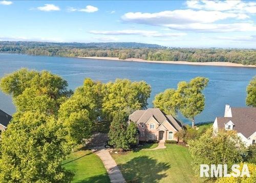 16808 River Rd N, Cordova, IL, 61242-9782 | Card Image