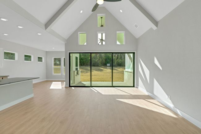 8010 Grizzly Run Dr, House other with 4 bedrooms, 3 bathrooms and null parking in Burleson TX | Image 4