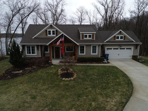 8006 S Potawatomi Ct, Newaygo, MI, 49337-8748 | Card Image