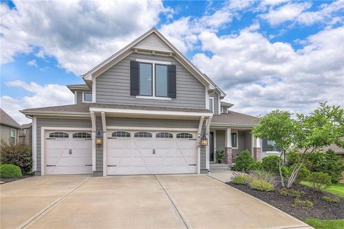 8120 Lone Elm Rd, Lenexa, KS, 66220-7202 | Card Image