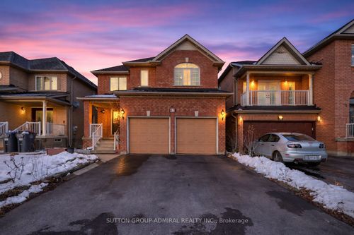 43 Newark Way, Brampton, ON, L7A2W8 | Card Image