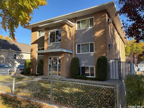 424 3rd Avenue N, Saskatoon, SK, S7K2J3 | Card Image