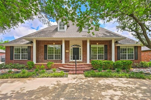 717 Willow Loop, College Station, TX, 77845-7913 | Card Image
