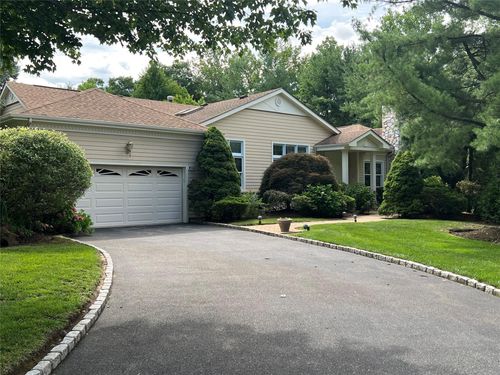 489 Links Dr S, Roslyn, NY, 11576-3068 | Card Image